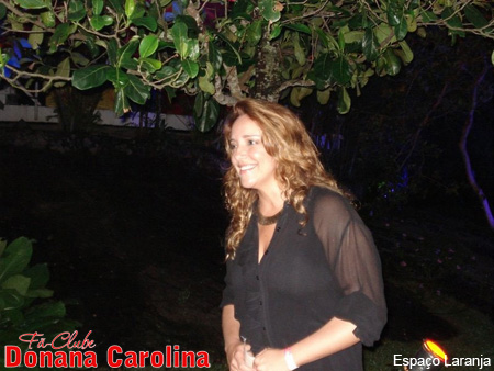 Ana Carolina chega ao Morro da Urga para assistir show de Maria Rita